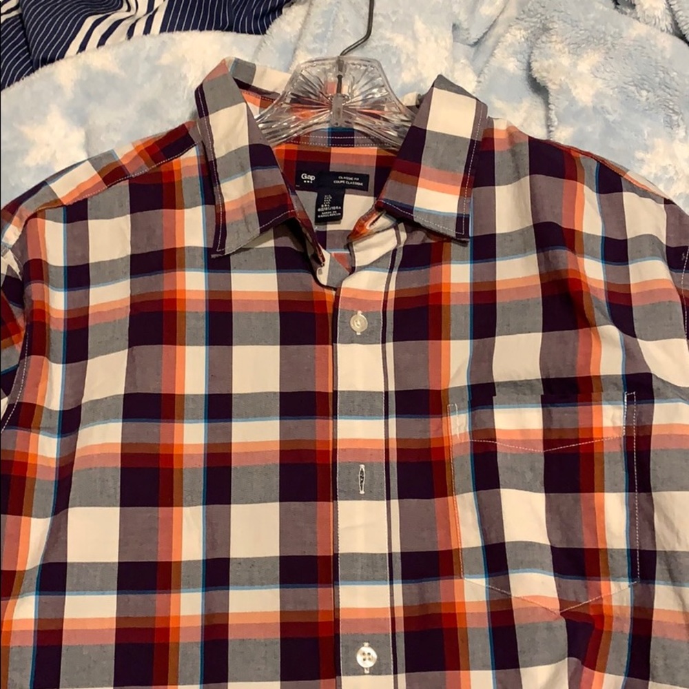 Size large Gap plaid long sleeve button down